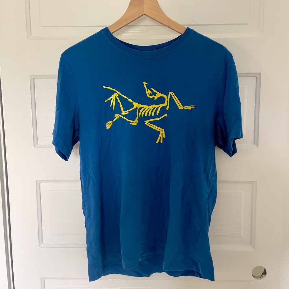 Arc’teryx Men’s Size Medium Blue T-Shirt